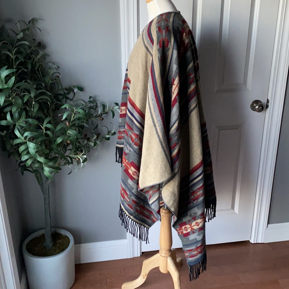 KIBOOTS Reversible Oversized Wool Wrap Poncho - Picture 8 of 10